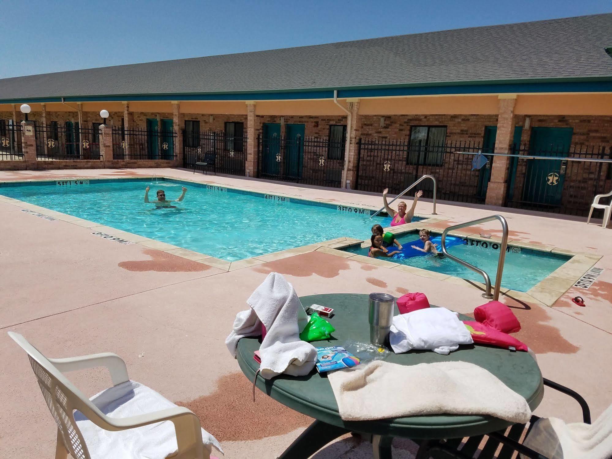 Quality One Motel Weatherford Exterior photo