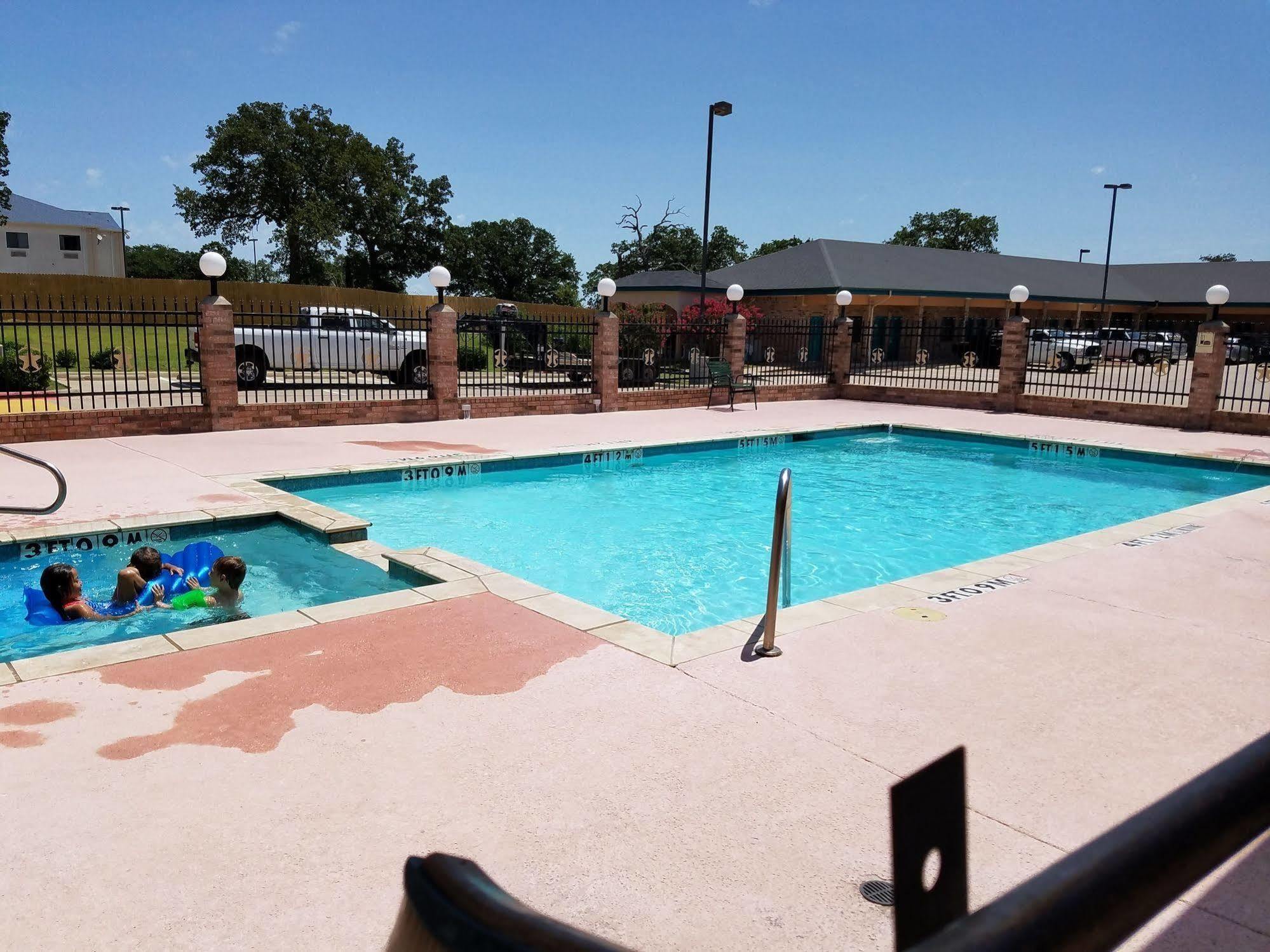 Quality One Motel Weatherford Exterior photo