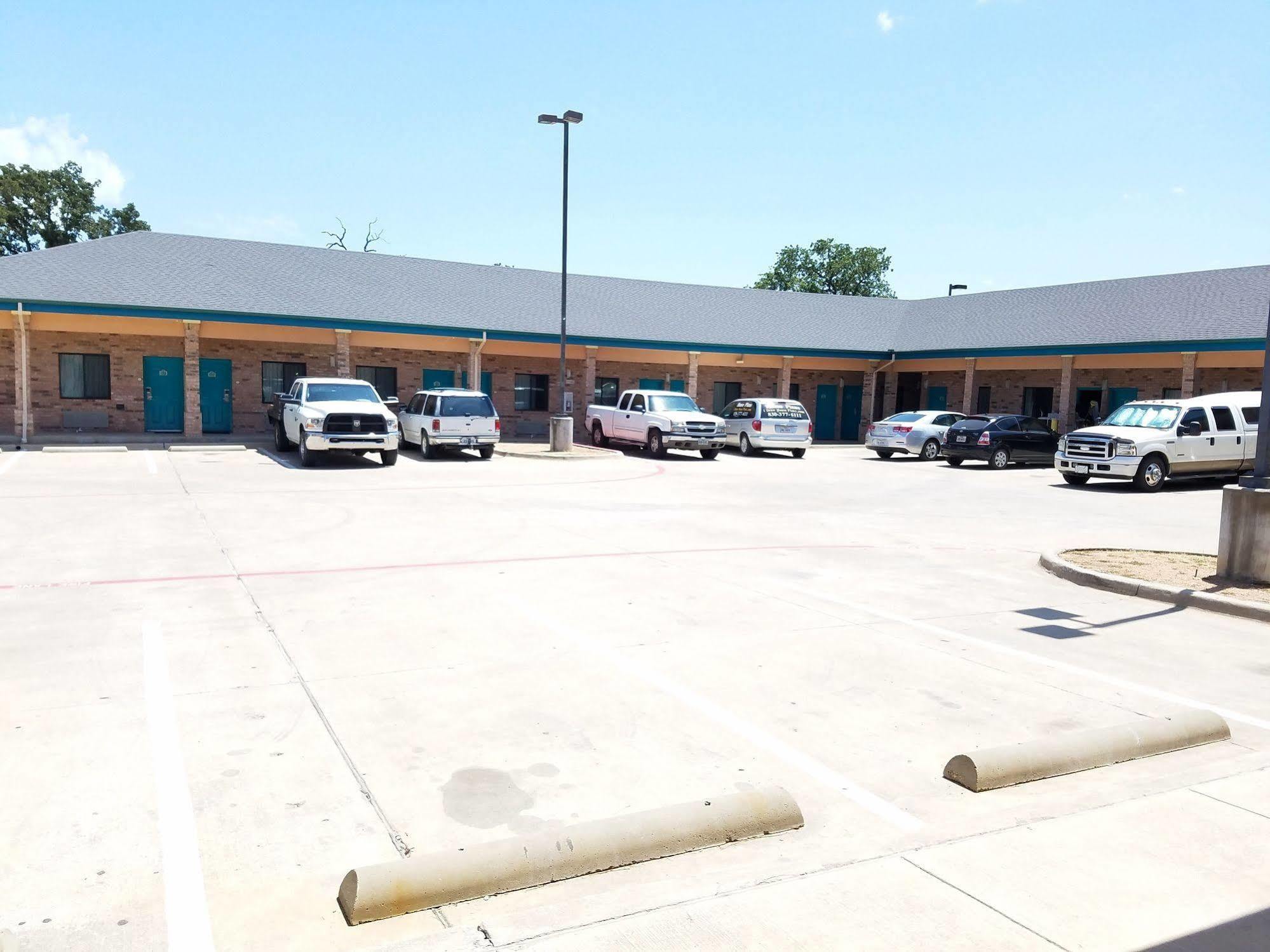 Quality One Motel Weatherford Exterior photo