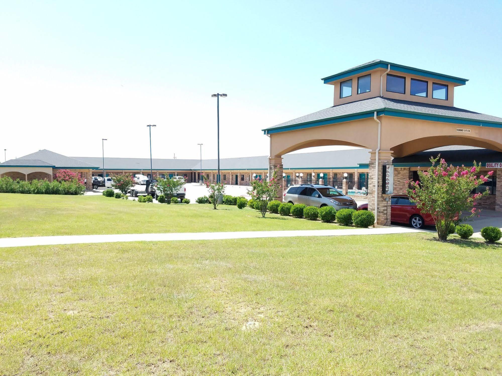 Quality One Motel Weatherford Exterior photo